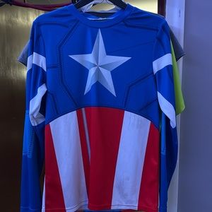 UNDERARMOUR CAPTAIN AMERICA COMPRESSION SHIRT - SIZE MEDIUM